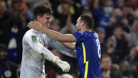 Thủ môn Kepa Arrizabalaga tiếp tục phát huy khả năng bắt phạt đền tốt.