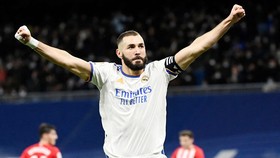Karim Benzema tiếp tục phong độ ghi bàn để giúp Real tiến đi mạnh mẽ.