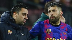 Sân Bayern không có khán giả cũng có thể xem đây là chút lợi thế cho thầy trò HLV Xavi.