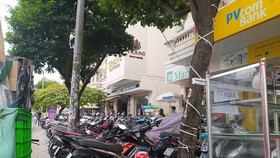 Chiếm dụng vỉa hè làm bãi đỗ xe