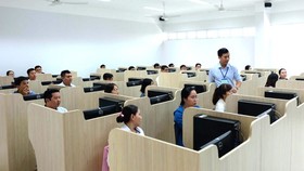 Quận 10, TPHCM thi kiểm tra năng lực công chức