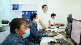 Công nhân ngành điện TPHCM trực chiến liên tục để đảm bảo nguồn điện cho người dân và các khu vực trọng yếu