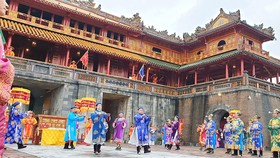 Tái hiện lễ phát lịch dưới triều Nguyễn tại Ngọ Môn - Hoàng thành Huế