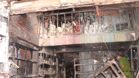 Hiện trường vụ cháy trong hẻm 47, đường Lạc Long Quân, phường 1, quận 11