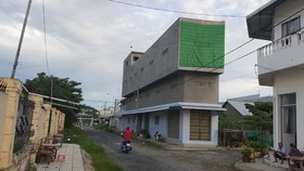 Nhà yến trong khu dân cư phường 4 (TP Cà Mau, tỉnh Cà Mau) nằm cạnh Trường Tiểu học Văn Lang