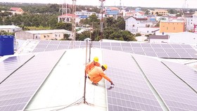 Kiểm tra điện mặt trời tại Vĩnh Long