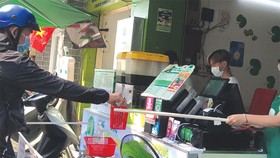 Phương thức giao hàng thú vị - an toàn mùa dịch cho cả khách hàng và shipper