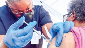 Tiêm vaccine Covid-19 tại Los Angeles, California, Mỹ