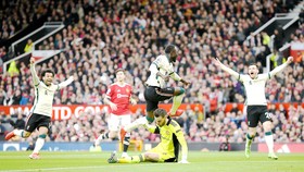 Thủ thành De Gea (Man.United) thất vọng giữa niềm vui của cầu thủ Liverpool