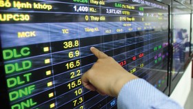 VN-Index tiếp tục lập đỉnh mới ở mức 1.476,57 điểm