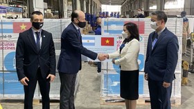 Buổi lễ tiếp nhận 500.000 vaccine do Chính phủ Argentina trao tặng. Nguồn: VGP