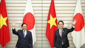 Thủ tướng Phạm Minh Chính và Thủ tướng Nhật Bản Kishida Fumio. Ảnh: TTXVN