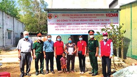 Hội Chữ thập đỏ tỉnh bàn giao căn nhà Chữ thập đỏ cho gia đình bà Cao Thị Điệp (ngụ ấp 1, xã Phú Lý, huyện Vĩnh Cửu)