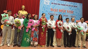 Chú trọng công tác lý luận, phê bình văn học