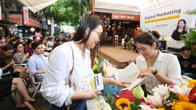Nhà văn Bích Ngân, Chủ tịch Hội Nhà văn TPHCM: Đặt trách nhiệm, nghĩa vụ phụng sự lên đầu
