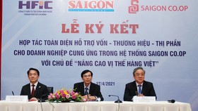 Bắt tay hỗ trợ hàng Việt vươn xa