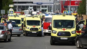 Xe cấp cứu được điều tới hiện trường vụ việc. Ảnh: Getty Images