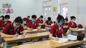 Học sinh Trường THPT Đào Duy Anh (quận 6) trong một giờ học trong năm học 2020-2021
