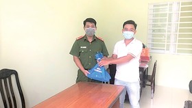 Công an phường 2 bàn giao lại tài sản cho anh Phan Minh Mẫn