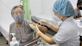 Người có bệnh nền có nên tiêm vaccine Covid-19?