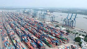 Di dời hàng để giảm ùn tắc Cảng Cát Lái