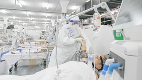 Cán bộ, nhân viên y tế tử vong khi chống dịch: Xứng đáng được công nhận là liệt sĩ