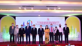 Khách sạn Rex Sài Gòn đón các hãng thông tấn nước ngoài đến TPHCM