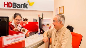 HDBank đều đặn triển khai chương trình ưu đãi gửi tiết kiệm dành cho khách hàng cao tuổi.