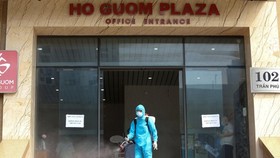 Chung cư Hồ Gươm phải phong tỏa do liên quan đến Giám đốc Handico. Ảnh: Zing