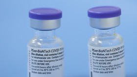 Công ty Pfizer không chấp nhận đàm phán về giá vaccine Covid-19, các điều kiện hợp đồng. Ảnh: Reuters.