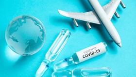 Trào lưu du lịch tiêm vaccine Covid-19 đang nở rộ, thu hút khách giàu có. Ảnh: Forbes.