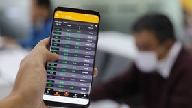 Nếu tính trong nửa năm, VN-Index tăng đến 34,51% và đứng đầu về mức tăng so với các thị trường khác.