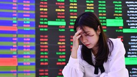Tiền đổ vào chứng khoán có khiến thị trường tạo bong bóng?