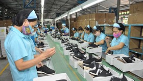 Nhiều doanh nghiệp da giày đã có đơn hàng đến cuối năm. Ảnh: Báo Công thương