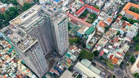 Khu căn hộ hạng sang The MarQ với vị trí đắc địa tại quận 1, TP.HCM có giá mở bán bán từ khoảng 150-185 triệu đồng/m2. Ảnh: Chí Hùng.