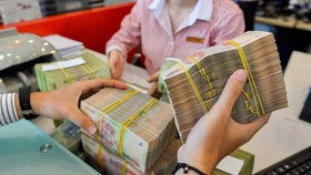 Bộ Tài chính dự kiến, thu ngân sách 6 tháng đầu năm đạt 745.000 tỷ đồng, bằng 55,5% dự toán, tăng gần 11% so với cùng kỳ năm 2020.
