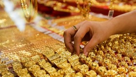 Vì sao giá vàng SJC cao hơn thế giới gần 8 triệu đồng/lượng?