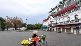 6h sáng mai, ngày 24-7, Hà Nội thực hiện giãn cách xã hội toàn thành phố 15 ngày theo Chỉ thị 16 để phòng chống dịch. Ảnh: Báo Tổ quốc.