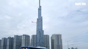 Các nhà thầu phải cạnh tranh khốc liệt để giành dự án xây dựng. Trong ảnh có tòa Landmark 81 do nhà thầu Việt Nam xây dựng - Ảnh: BÔNG MAI
