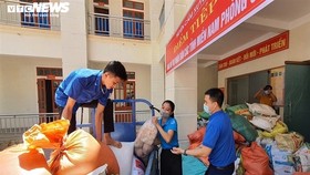 Người dân ở Hà Tĩnh tổ chức quyên góp nông sản, hàng hóa, lương thực, nhu yếu phẩm nhằm hỗ trợ đồng bào miền Nam vượt qua đại dịch Covid-19.