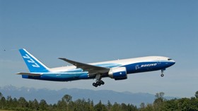 Một tàu bay Boeing 777 F.