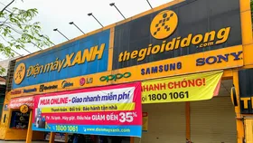 Gần 2.000 cửa hàng điện thoại, điện máy phải đóng cửa trong tháng 8 khiến doanh thu và lợi nhuận của Thế Giới Di Động giảm mạnh.