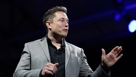 Ông Elon Musk đã tăng thêm hơn 60 tỷ USD vào tài sản của mình trong năm nay nhờ vào hiệu quả hoạt động mạnh mẽ của cổ phiếu Tesla. Ảnh: TL.