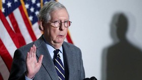 Mitch McConnell, lãnh đạo Cộng của Thượng viện, đã bị chỉ trích ngày càng nhiều kể từ khi công khai chỉ trích cựu TT Donald Trump về cuộc bạo loạn ngày 6 tháng 1 ở Washington © Reuters
