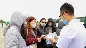 Epidemic prevention guiding for tourists.