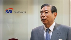 Giám đốc điều hành Yoshitaka Kitao của tập đoàn tài chính SBI Holdings. Ảnh: Reuters