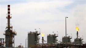 Toàn cảnh một cơ sở lọc dầu của Iraq ở Zubair, tỉnh miền Nam Basra. (Ảnh: AFP/TTXVN).