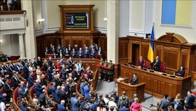 Toàn cảnh một phiên họp của Quốc hội Ukraine. Ảnh: AFP/TTXVN
