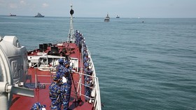 The crew of the frigate 012 Ly Thai To during a ceremony to salute the command ship at the ASEAN – Russia Naval Exercise on November 1, 2021. Photo by Vietnam People’s Navy newspaper