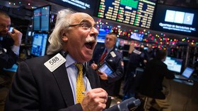 Big Tech dẫn đầu Phố Wall tăng vọt; Dầu vượt 3%